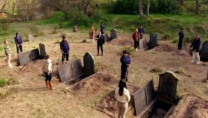 The Traitors: 1×2